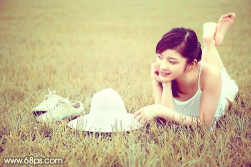 Photoshop给草地美女图片增加柔和的粉黄色
